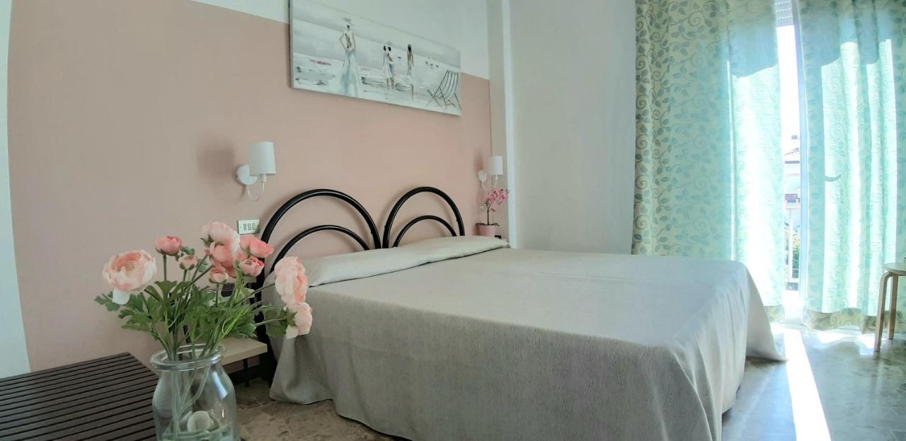 רימיני Hotel Eugenio מראה חיצוני תמונה