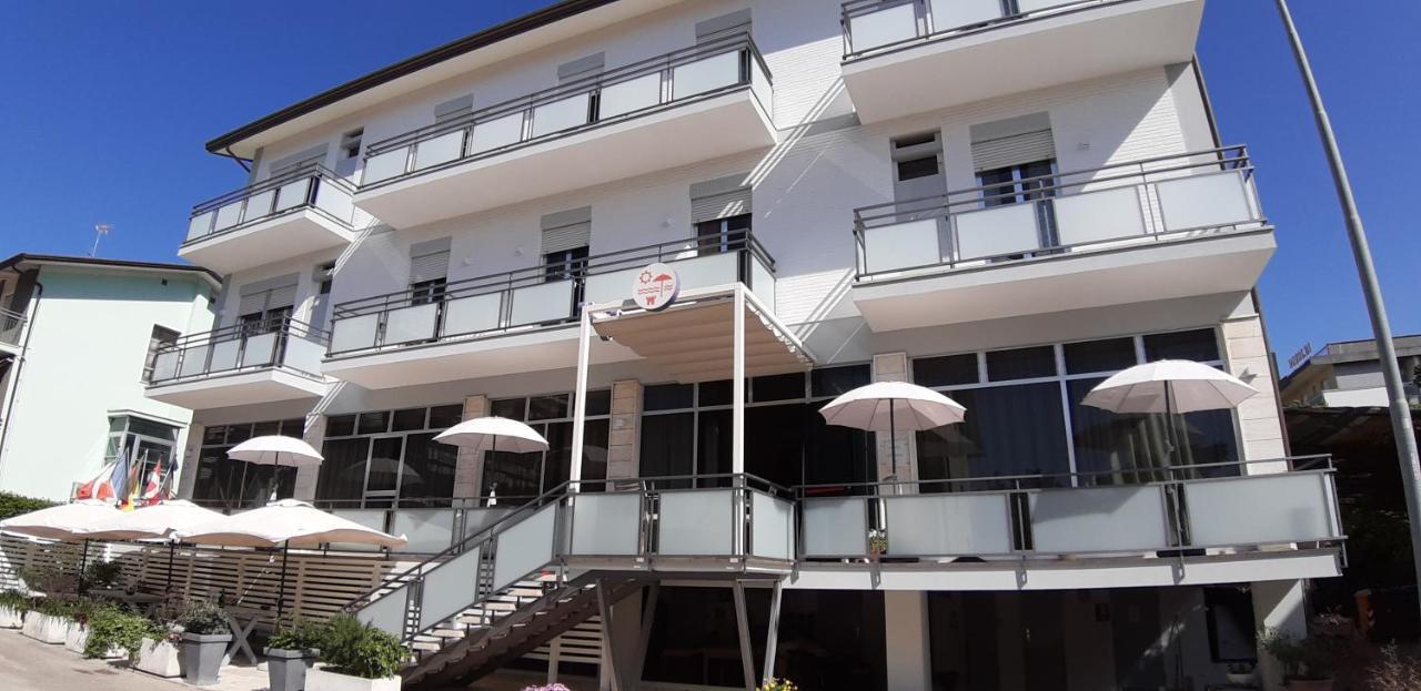 רימיני Hotel Eugenio מראה חיצוני תמונה