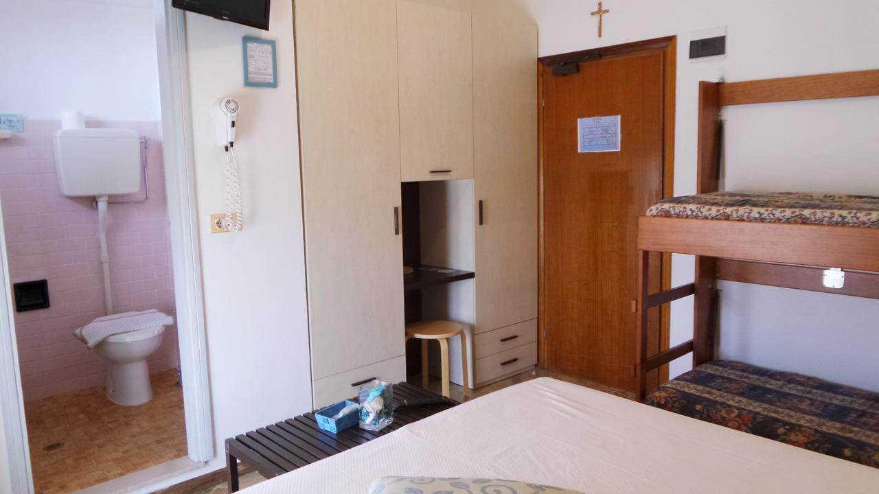 רימיני Hotel Eugenio מראה חיצוני תמונה